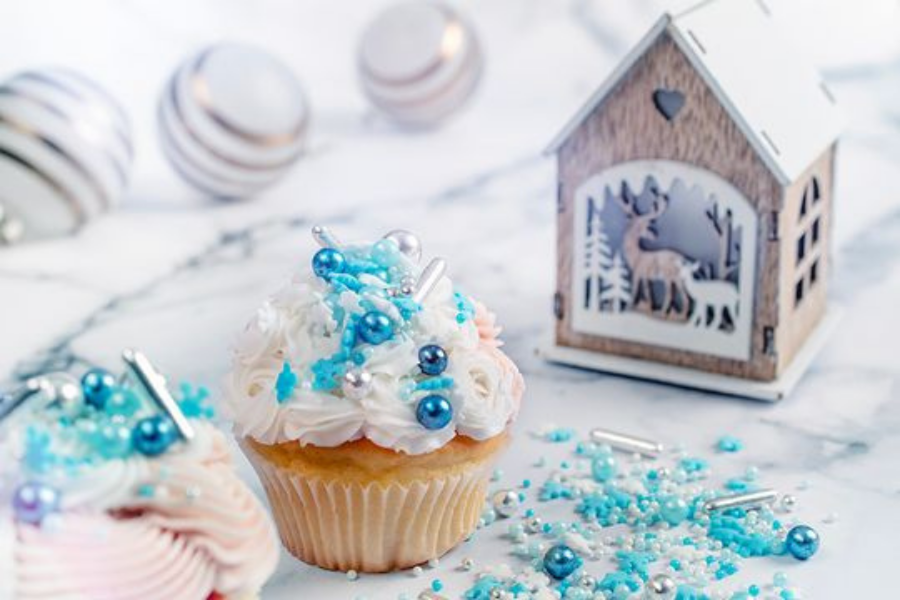 CAKE DECORATING