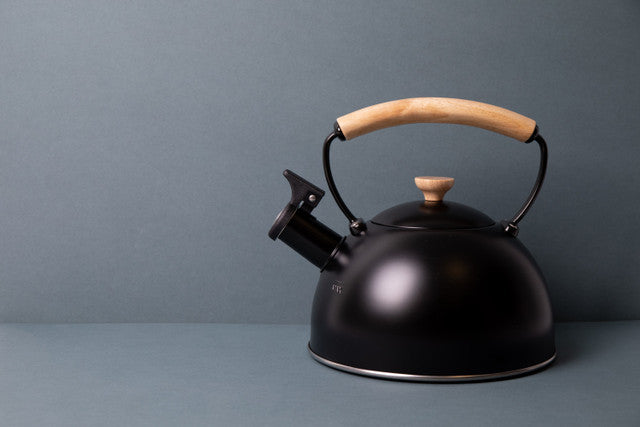 Lc Black Whistling Kettle With Wooden Handle, 1.6L