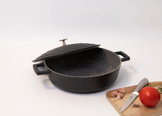 MasterCraft Cast Aluminium Shallow Casserole Dish, 2.5L, Black