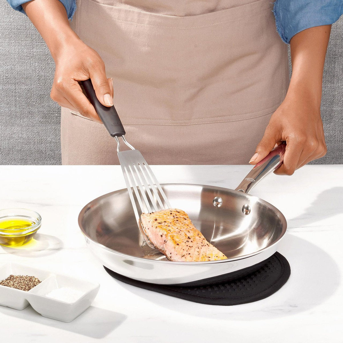 Oxo Gg S/s Little Fish Turner