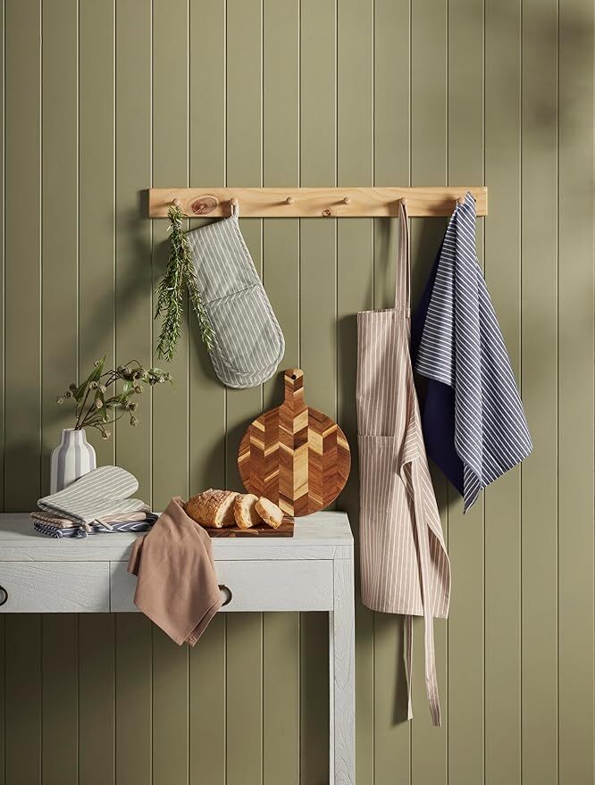 Davis & Waddell Herringbone Acacia Cutting Board Rectangle 30X40X1.5Cm